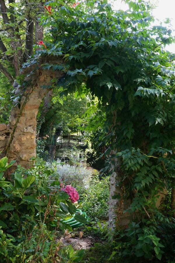 Bed and Breakfast Le Moulin De La Planche Cerelles Esterno foto